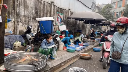 Thị trường hàng hóa, đồ lễ cúng ông Táo dồi dào, sức mua tăng