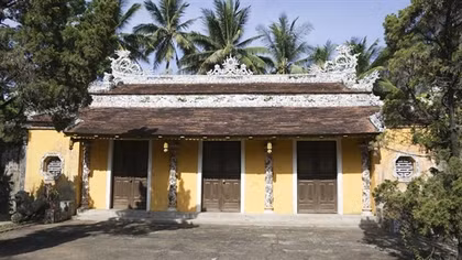 Lầu vàng ngân vọng hồn thơ ông hoàng