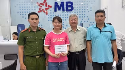 Công an liên hệ với người ở nước ngoài, nhận lại tiền cho người chuyển nhầm