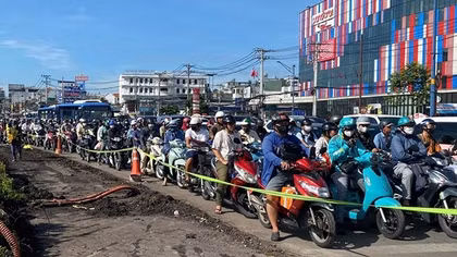 Bài 1: Kẹt xe… trên từng cây số!