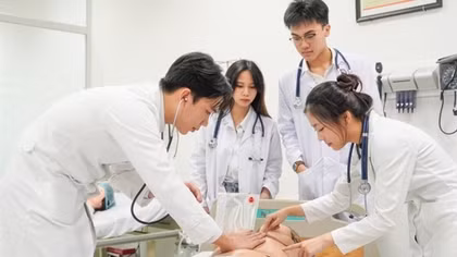 Nâng cao chất lượng đào tạo bác sĩ, cử nhân luật: Siết thế nào cho đúng?