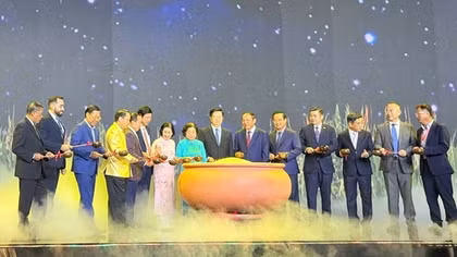 Chương trình nghệ thuật "Đêm Việt Nam” với chủ đề “Dòng chảy tinh hoa”