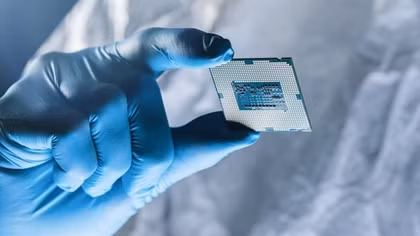 Chạy đua công nghệ trong cuộc chiến Microchip