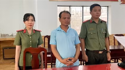 Bắt tạm giam đối tượng đưa tàu xuất cảnh đánh bắt cá trái phép