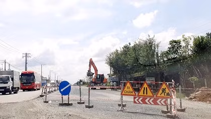 Đẩy nhanh tiến độ thi công các tuyến cao tốc trọng điểm ở miền Tây