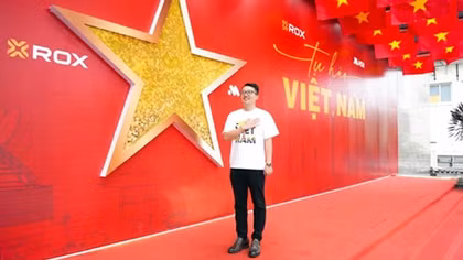 Check-in cùng bức tường Tự hào Việt Nam trên đường Nguyễn Chí Thanh
