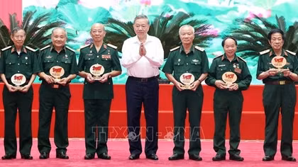 Tổng Bí thư: Phát huy truyền thống cha ông, tiếp tục nỗ lực phấn đấu đạt những kỳ tích trong tương lai