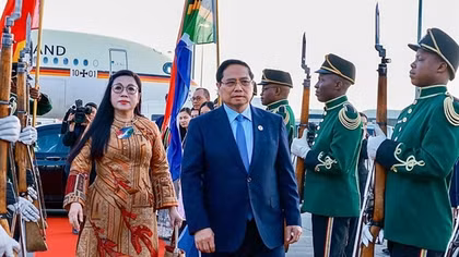 Thủ tướng về tới Hà Nội, kết thúc tốt đẹp chuyến thăm Kuwait, Algeria và Nam Phi