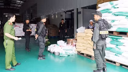 Biểu dương thành tích xuất sắc trong đấu tranh với các vụ án sản xuất, buôn bán hàng giả