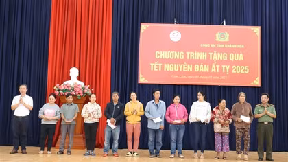 Mang sắc xuân về với người dân phía Nam Khánh Hòa