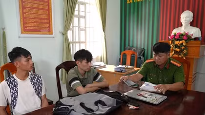 Công an xã Tiến Lợi bắt 2 tên trộm vàng