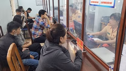 Nhiều người bỏ cả phương tiện, giấy tờ xe để “trốn” nộp phạt vi phạm giao thông