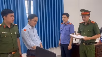 Bắt công chức địa chính xã lạm dụng chức vụ quyền hạn chiếm đoạt tài sản