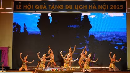 Mang đậm dấu ấn của di sản văn hoá, lễ hội quà tặng du lịch hút khách