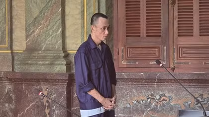 Tông hàng xóm gãy 5 xương sườn vì mâu thuẫn lối đi chung