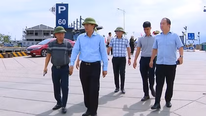 Hải Phòng: Phê bình Sở Xây dựng và đơn vị vận hành phà từ chối phục vụ hành khách rời đảo Cát Bà