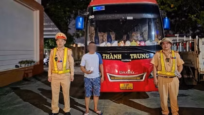 CSGT Tuyên Quang phát hiện nhiều tài xế xe khách dương tính với ma tuý