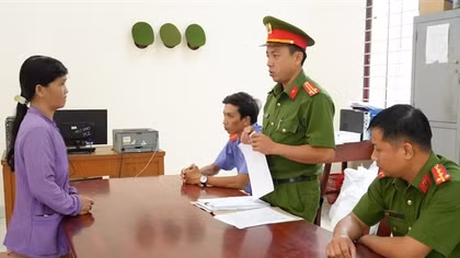 Đến nhà người quen chơi rồi lén mở két sắt trộm 400 triệu đồng
