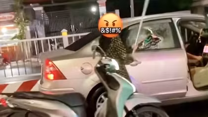 Lý do người phụ nữ chạy xe máy chèn ô tô rồi đập vỡ kính chắn gió