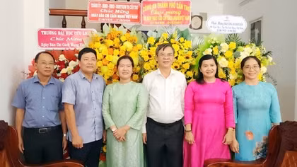 Chủ tịch UBND TP Cần Thơ thăm, chúc mừng Văn phòng Thường trú Báo CAND khu vực ĐBSCL