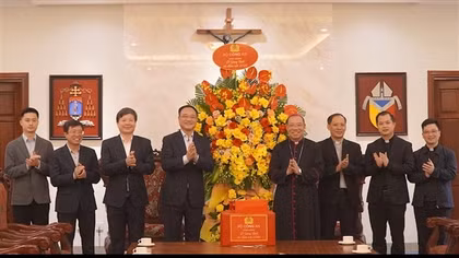 Thứ trưởng Phạm Thế Tùng chúc mừng các chức sắc, tín đồ Công giáo và Tin lành nhân Lễ Giáng sinh
