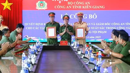 Khen thưởng các tập thể có thành tích xuất sắc trong đấu tranh phòng, chống tội phạm