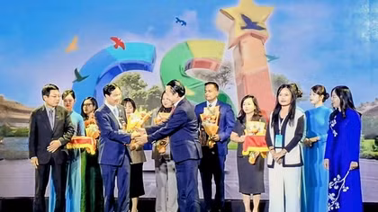 Bảo Việt nhận danh hiệu Ngôi sao CSI, 10 năm liên tiếp được vinh danh Top 10 Doanh nghiệp bền vững nhất Việt Nam