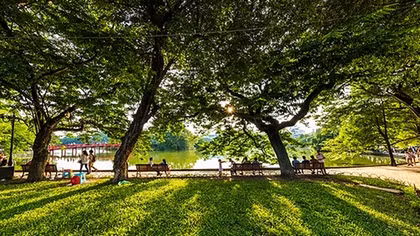 Hà Nội nắng nóng trở lại, Trung Bộ tiếp tục mưa dông