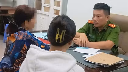 Cảnh giác chiêu lừa từ cuộc gọi video có hình ảnh Công an bắt người, còng tay