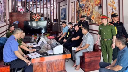 Khai thác cát, sỏi tại lòng sông Chảy bán kiếm lời