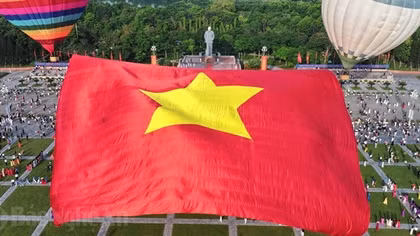 Xúc động Lễ chào cờ và bay Quốc kỳ trên quê hương Chủ tịch Hồ Chí Minh