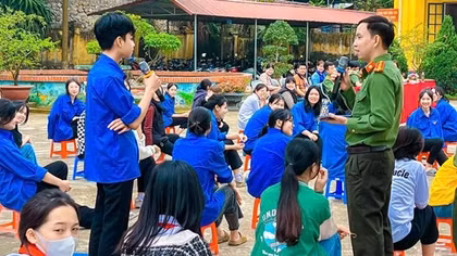 Nỗ lực ngăn chặn trẻ em vùng cao bỏ học đi làm thuê