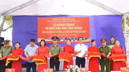 Công an Hà Nội khánh thành nhà tình nghĩa tặng gia đình thân nhân liệt sĩ Phùng Văn Diện