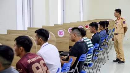 Ngày đầu CSGT Hà Nội sát hạch lái xe cho người dân