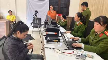 Công an TP Huế nỗ lực giải quyết thủ tục hành chính, đáp ứng yêu cầu của người dân, doanh nghiệp