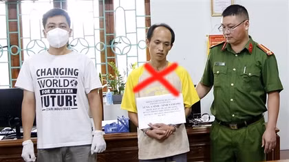 Lai Châu: Bắt đối tượng vận chuyển 8 bánh ma túy