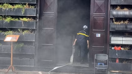 Nhà hàng đồ nướng "phát hỏa" trên phố Phan Đình Phùng