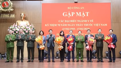 Bộ Công an tri ân những thành tích, cống hiến to lớn của ngành Y tế