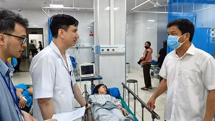 Tài xế xe chở học sinh nói gì về vụ lật xe?