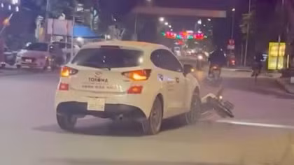 Bắt tạm giam tài xế kéo lê xe máy dưới gầm ô tô 10km
