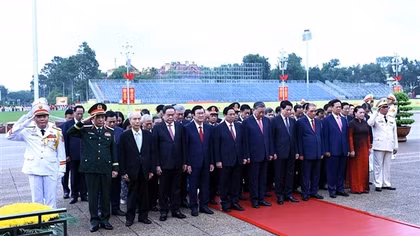Lãnh đạo Đảng, Nhà nước, Bộ Công an vào Lăng viếng Bác