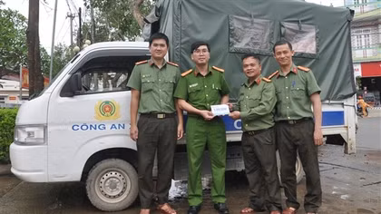 Những phần quà ấm áp của Báo CAND và các nhà hảo tâm đến đồng bào Nam Trung Bộ