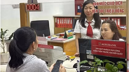 Khách hàng thoát bẫy lừa đảo nhờ cán bộ Agribank Chi nhánh Bình Thạnh