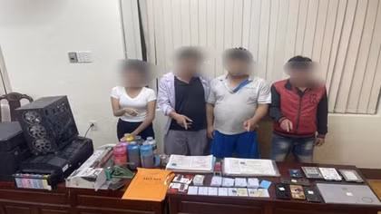 Lên mạng móc nối rồi sản xuất hàng trăm giấy tờ giả