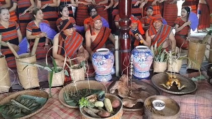 Đồng bào Pa Cô tưng bừng đón Tết Aza trên dãy Trường Sơn
