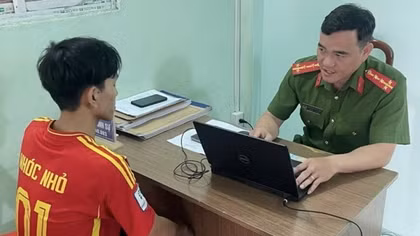 Mang xe đi cầm đồ lấy tiền ăn chơi rồi hoang báo bị cướp
