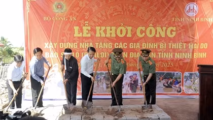 Bộ Công an sẻ chia mất mát với đồng bào vùng tâm bão Ninh Bình