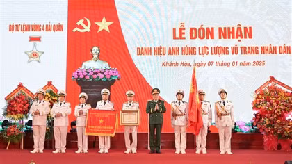 Bộ Tư lệnh Vùng 4 Hải quân đón nhận danh hiệu Anh hùng lực lượng vũ trang Nhân dân