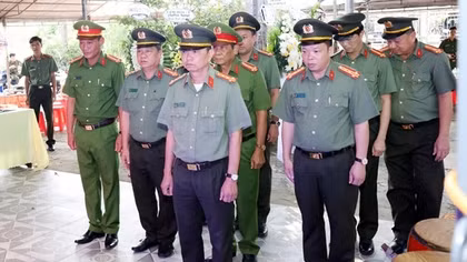 Đại úy Công an hy sinh trong lúc truy bắt đối tượng đánh bắt thủy sản trái phép