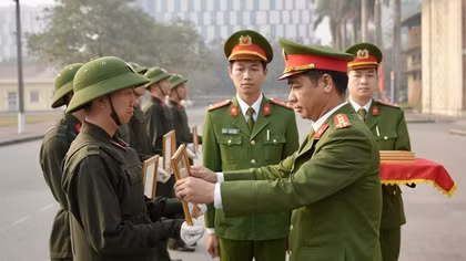 Hơn 300 học viên đào tạo văn bằng 2 hoàn thành huấn luyện đầu khoá